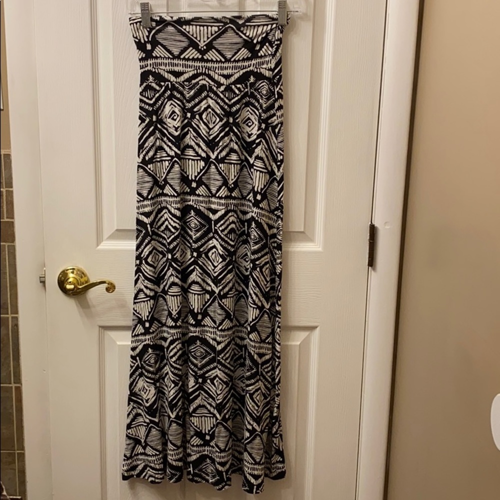 Black and White Stretchy Maxi Skirt